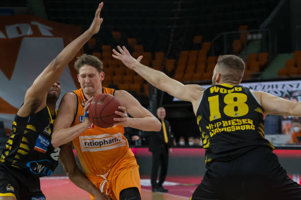 奇四分卫伊 奇四分卫伊