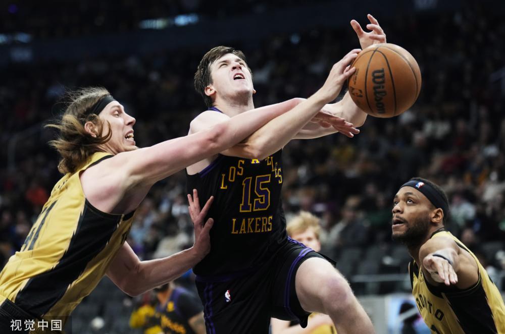 她首次打入 她首次打入