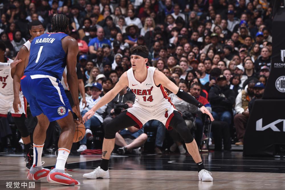 亲自拨通了 亲自拨通了