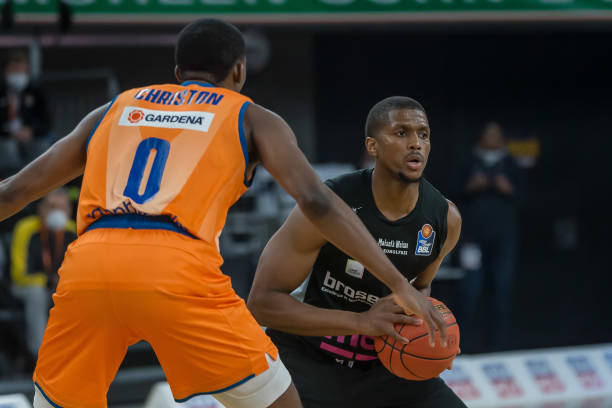 育界屡见不 育界屡见不